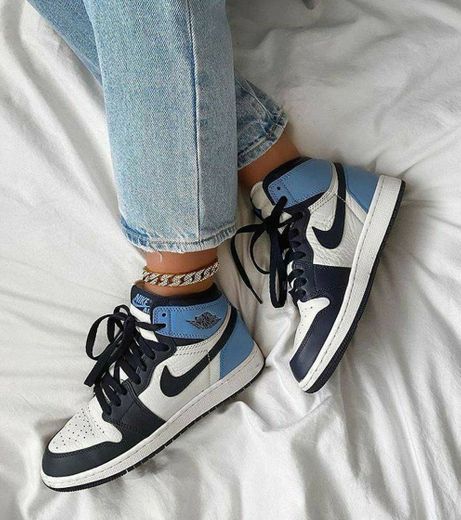 Air Jordan 1 Retro High Obsidian UNC