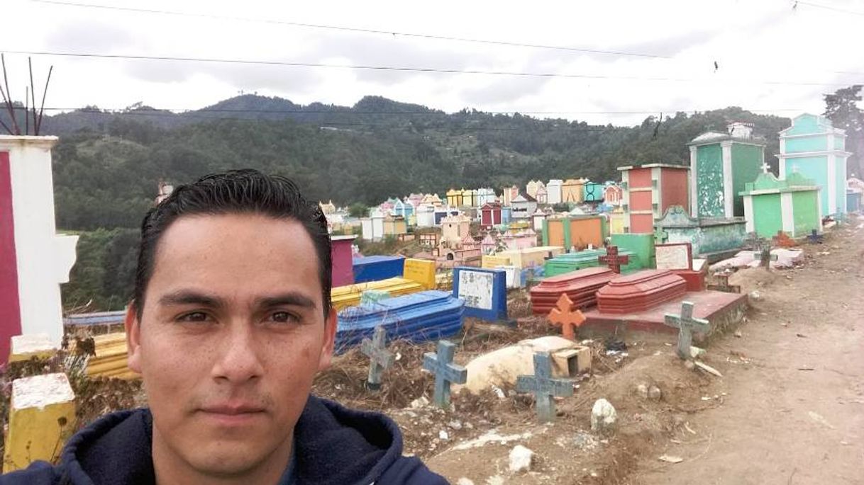 Lugar Cementerio De Chichicastenango