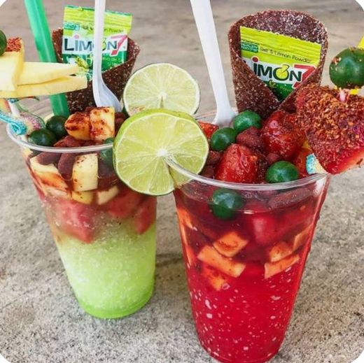 Raspados con Dulces Ácidos y Chamoy