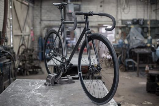 Es una tienda de bicicletas , con partes muy cool para fixie