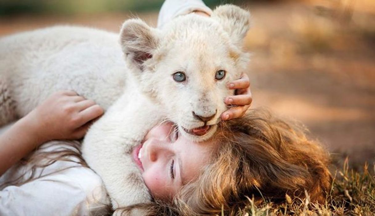Mia Y El Leon Blanco