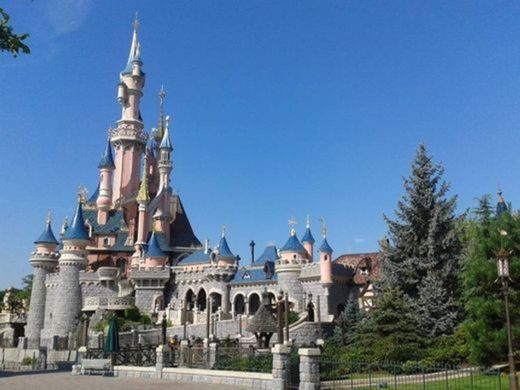 Disneyland Paris: Theme Parks - Tickets, Deals, Family Holidays