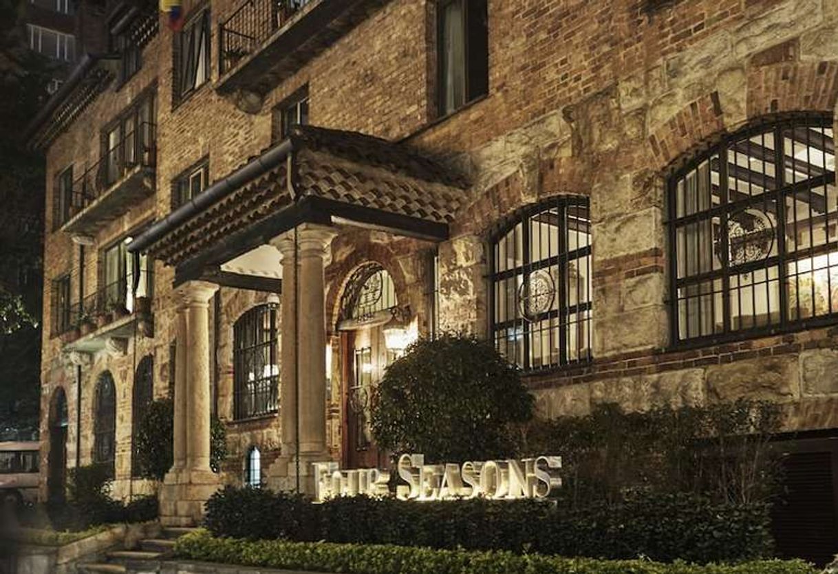 Place Four Seasons