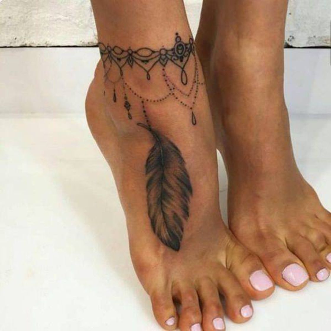 Moda Tatuagem feminina para o tornozelo