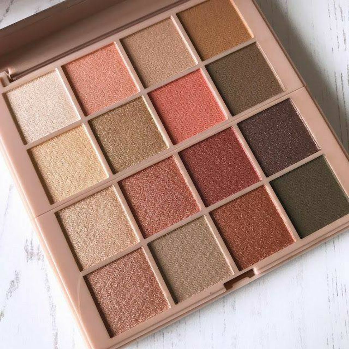 Social L'oreal Cherry Palette