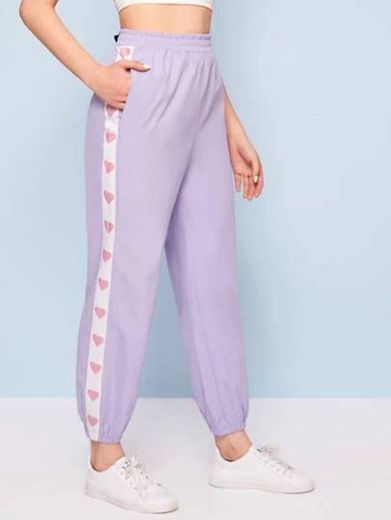 Pantalón deportivo con corazones laterales 