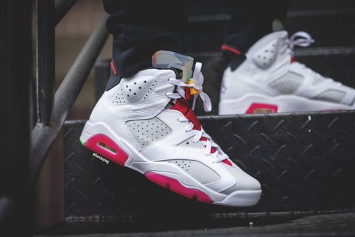 Moda Check out the Jordan 6 Retro Hare available on StockX 