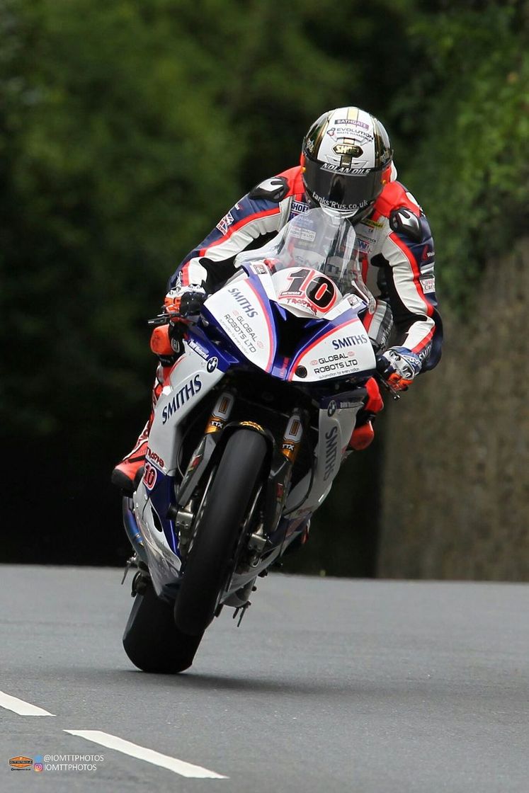 Película Pure, unfiltered speed. 018 Senior TT Race, Peter Hickman.