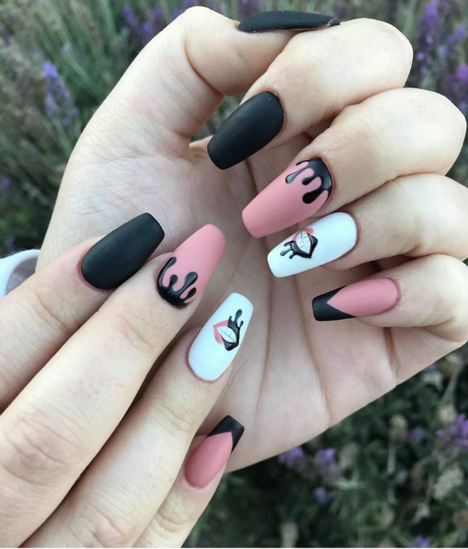 Moda Nails