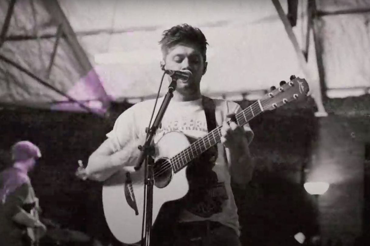 Canción Black And White