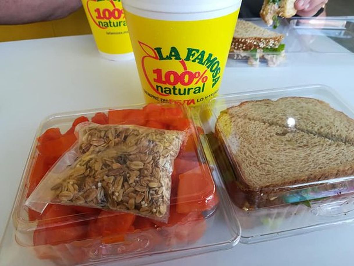 Restaurantes LA FAMOSA 100 porciento natural Jugos y Sandwich