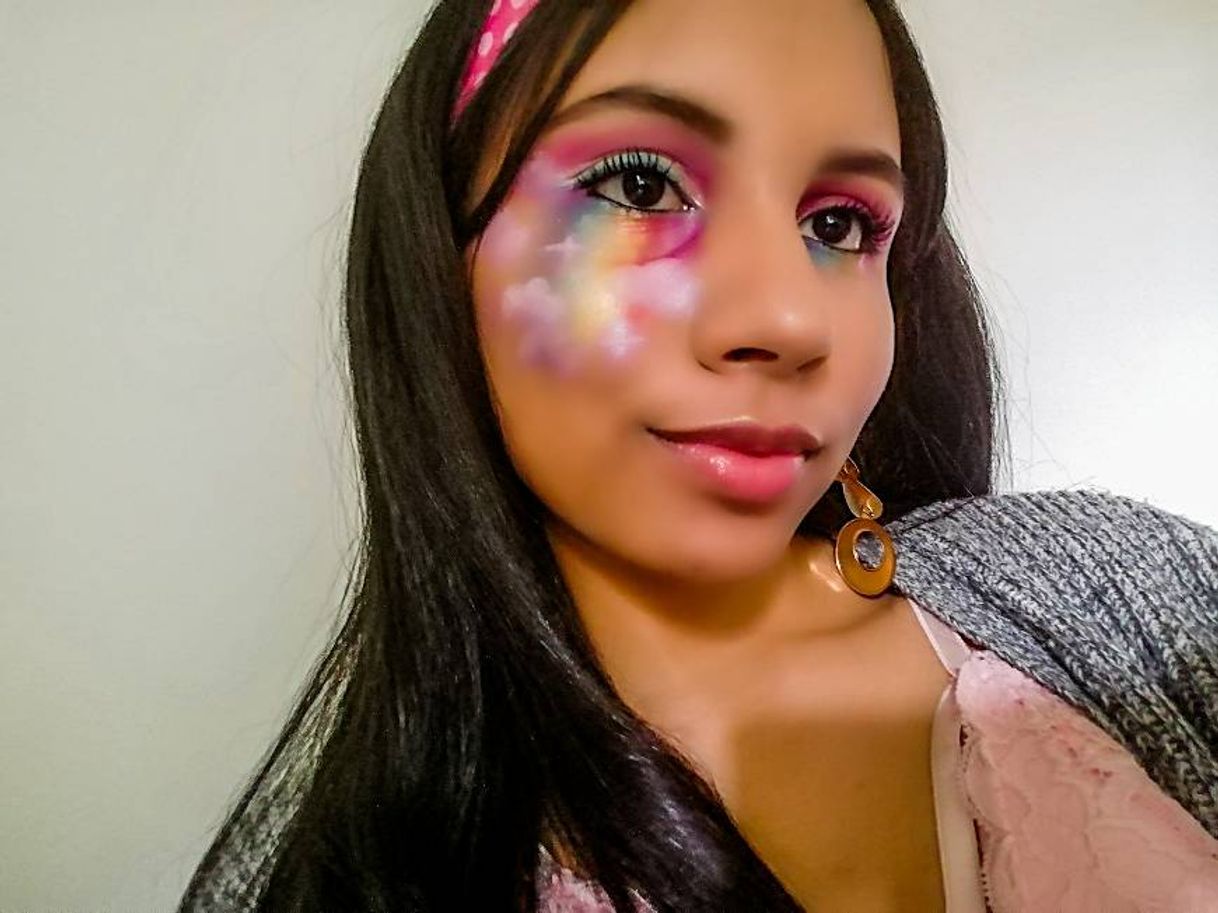 Moda Recreando maquillaje pride 