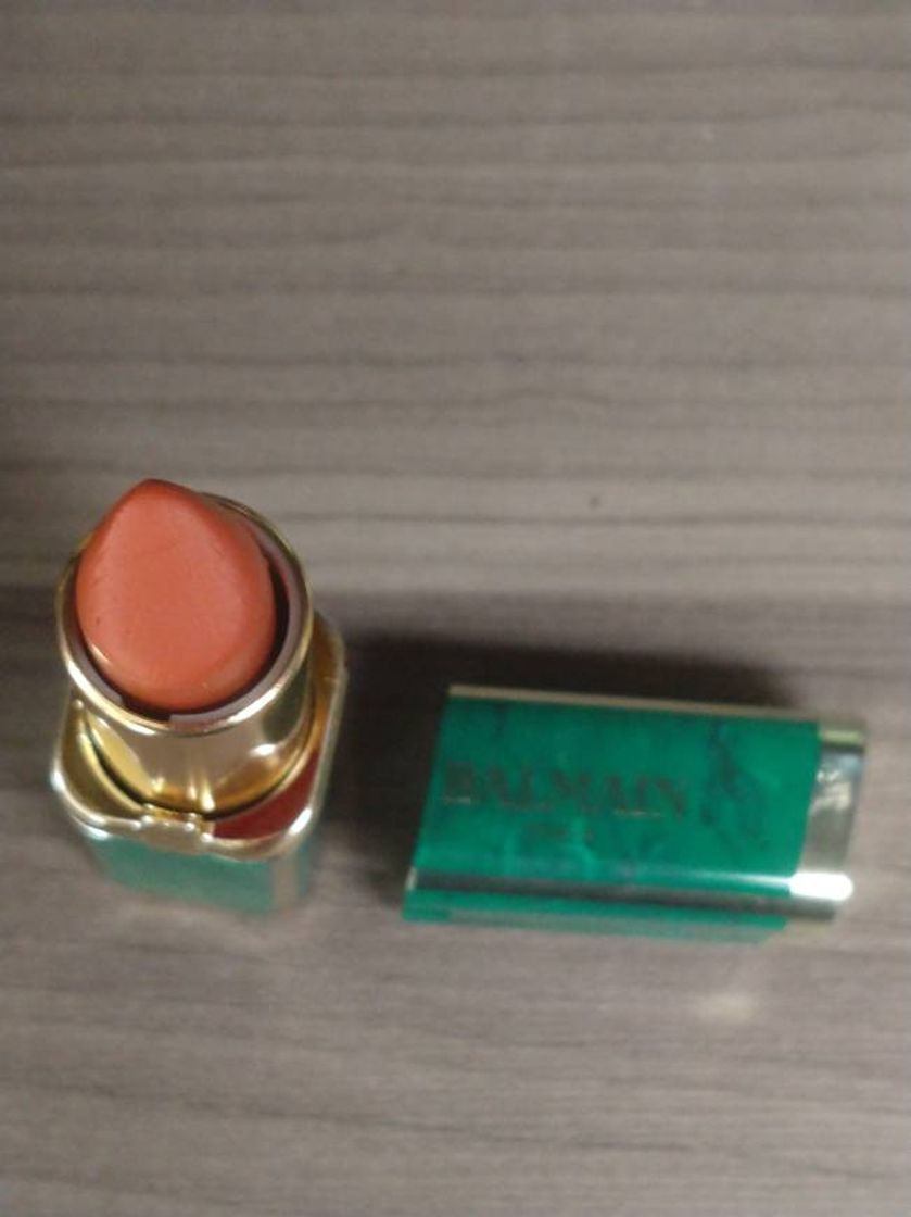 Moda L’Oréal Paris Make-Up Designer Rouge Caresse 301 Dating Coral barra de labios