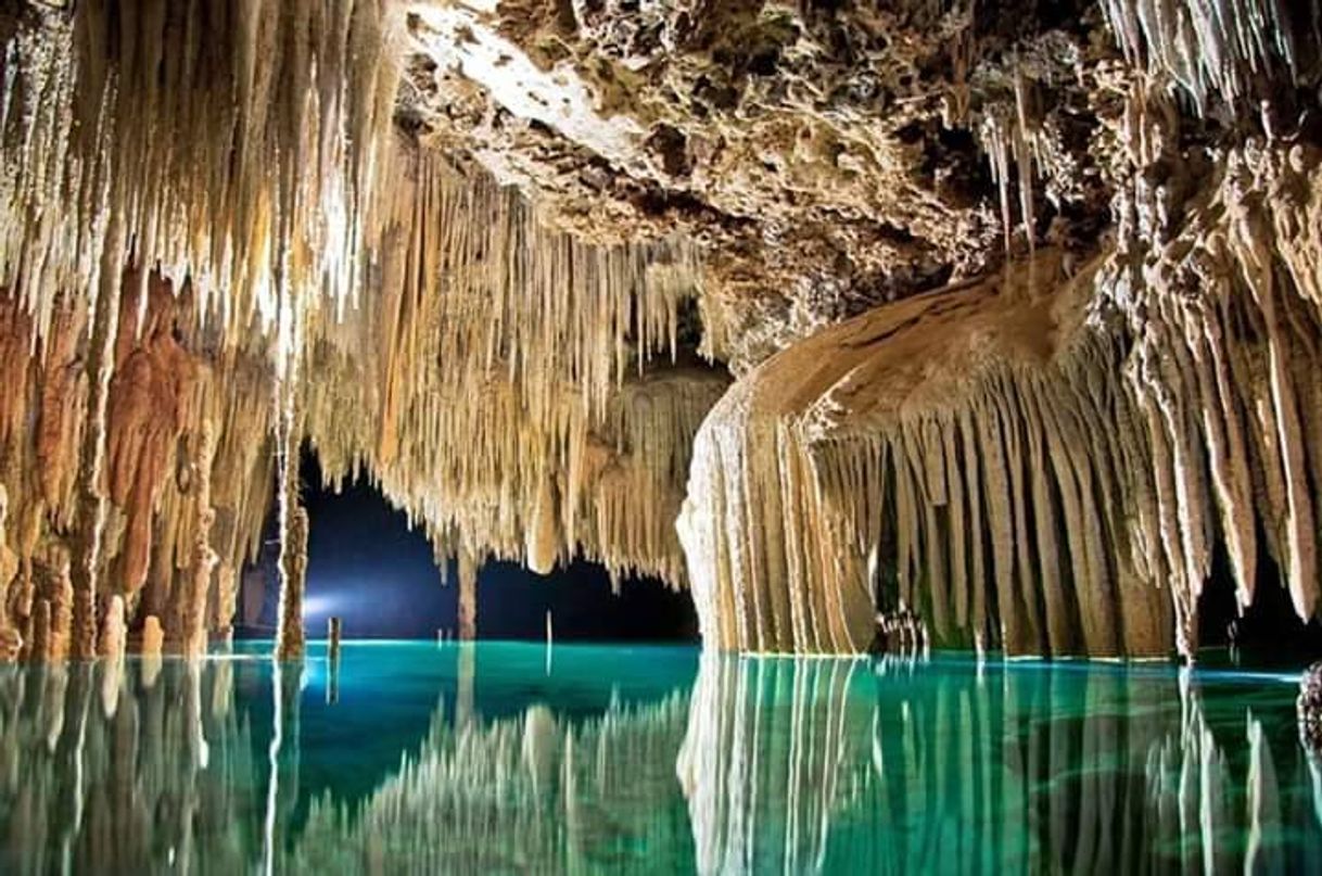 Lugares Rio Secreto nature reserve