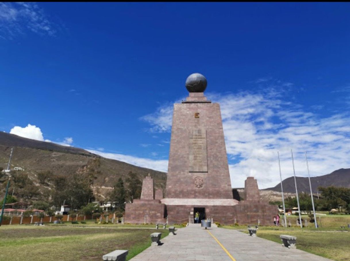 Moda Mitad del mundo 🌍 