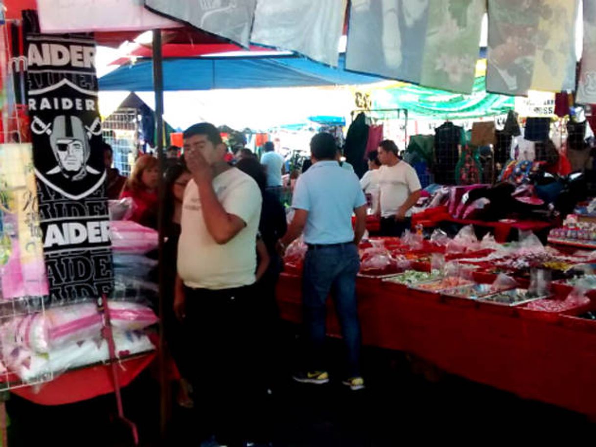 Lugar Tianguis La Raza