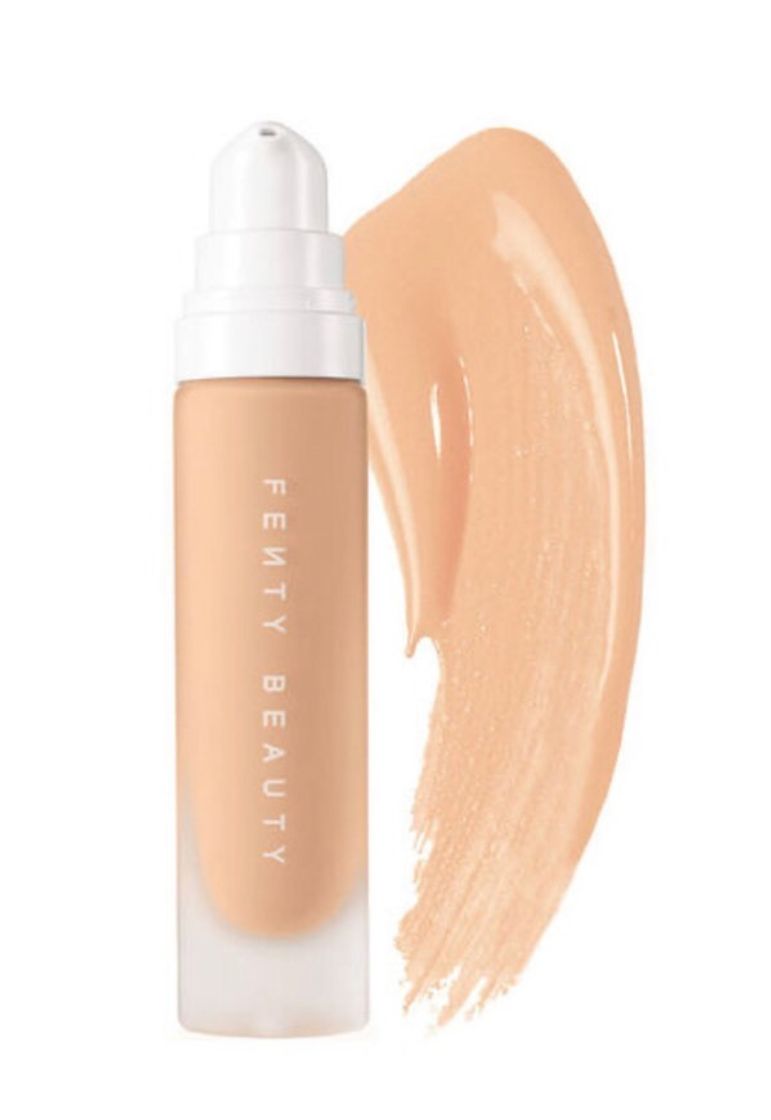 Social Fenty Beauty by Rihanna
Base de longa duração 