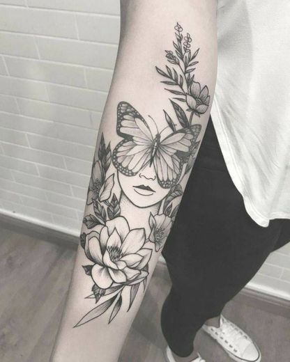 Tatuaje para mujeres de mariposa 