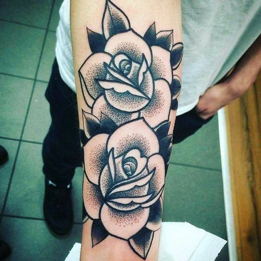 Tatuaje de rosas para hombre 