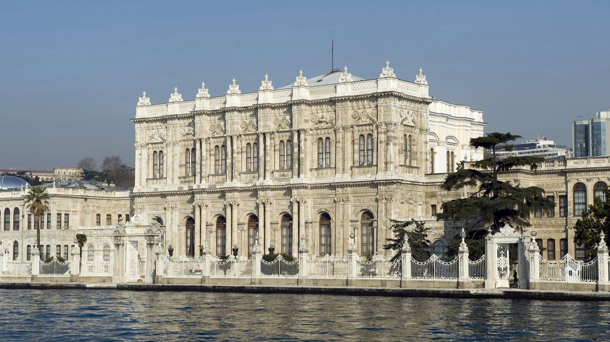 Place Dolmabahçe Palace