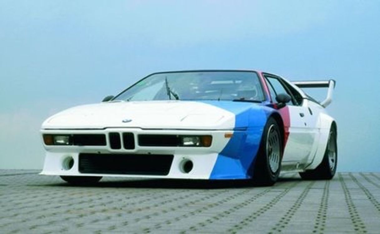 Social BMW M1