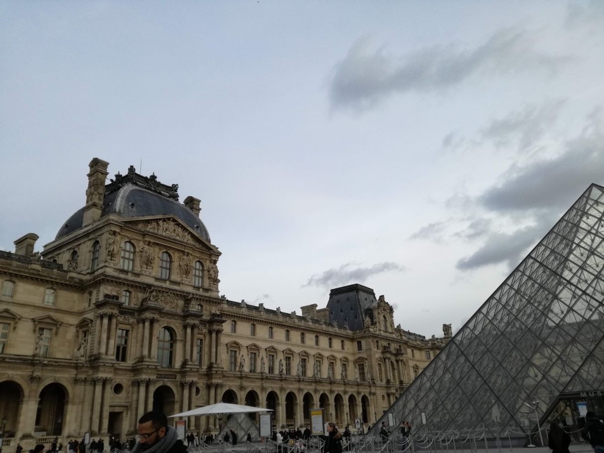 Place Museo del Louvre