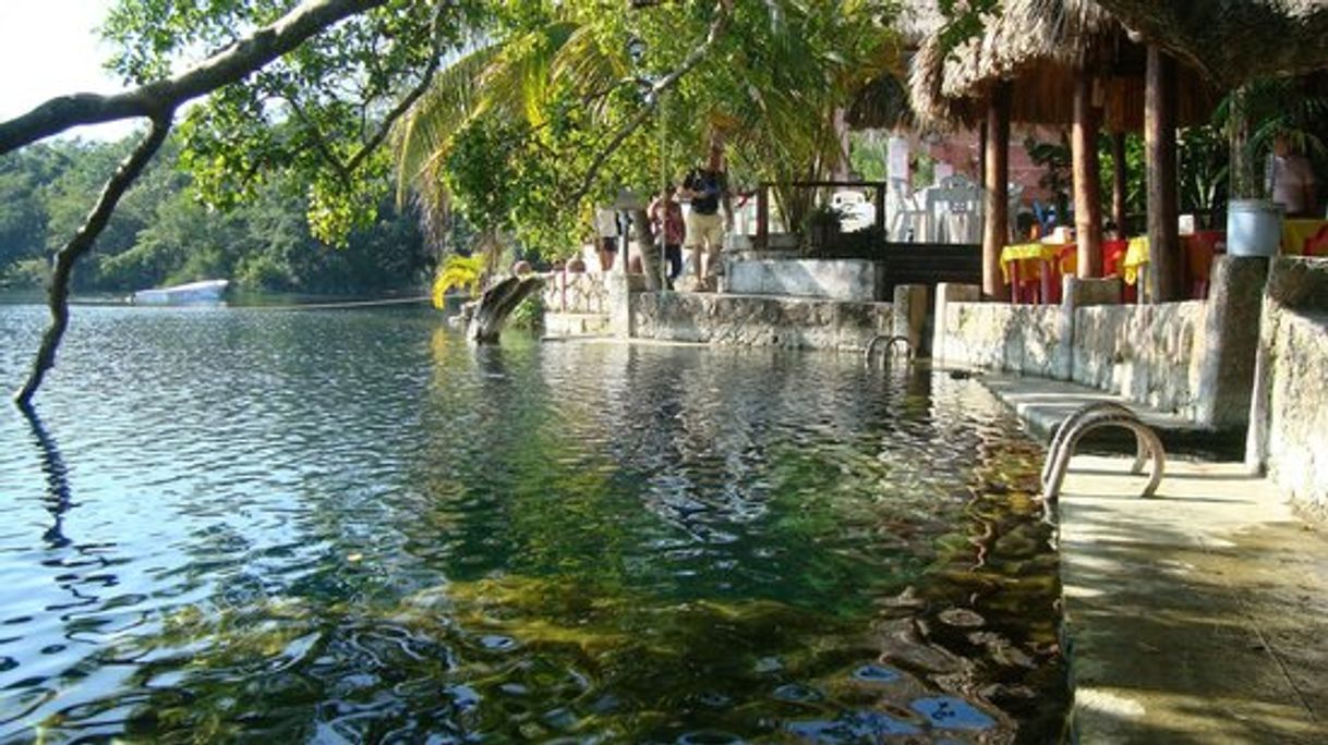 Lugar Cenote Azul