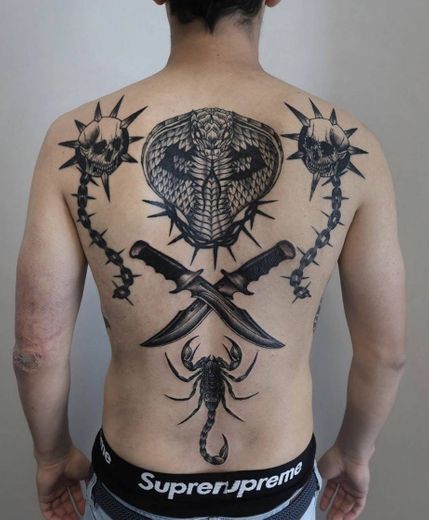 Tatuajes para la espalda💀🦂🐍⚔️