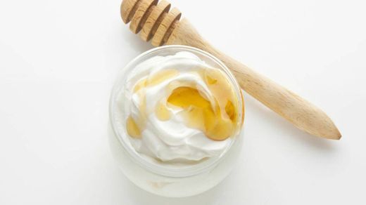 Mascarilla para el cabello, yogurt natural y miel.