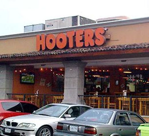 Hooters Escazú