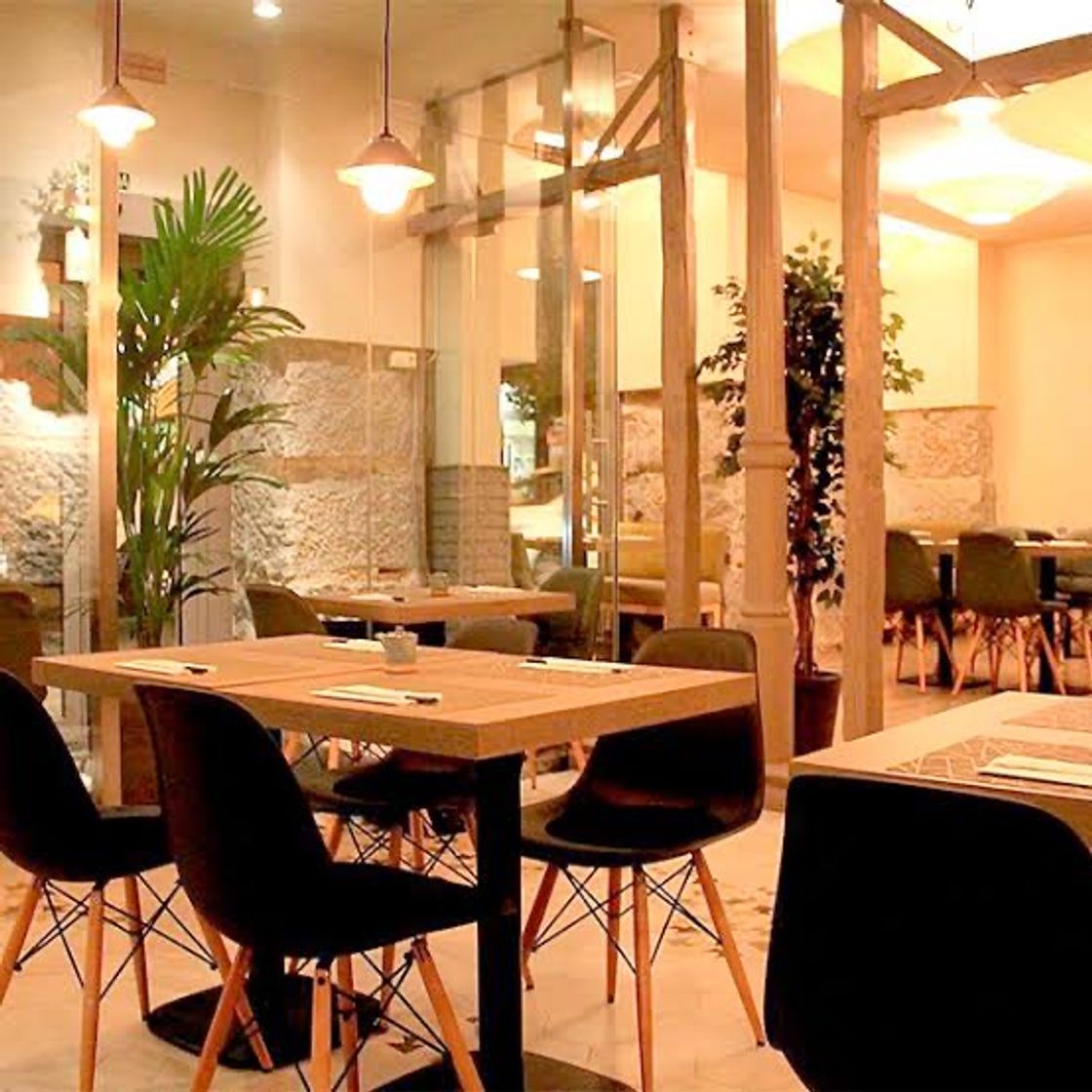 Restaurants Yoshi - Sushi & Japanese Grill