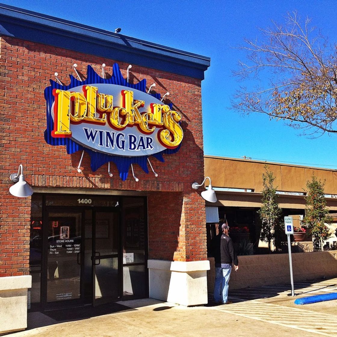 Restaurantes Pluckers Wing Bar