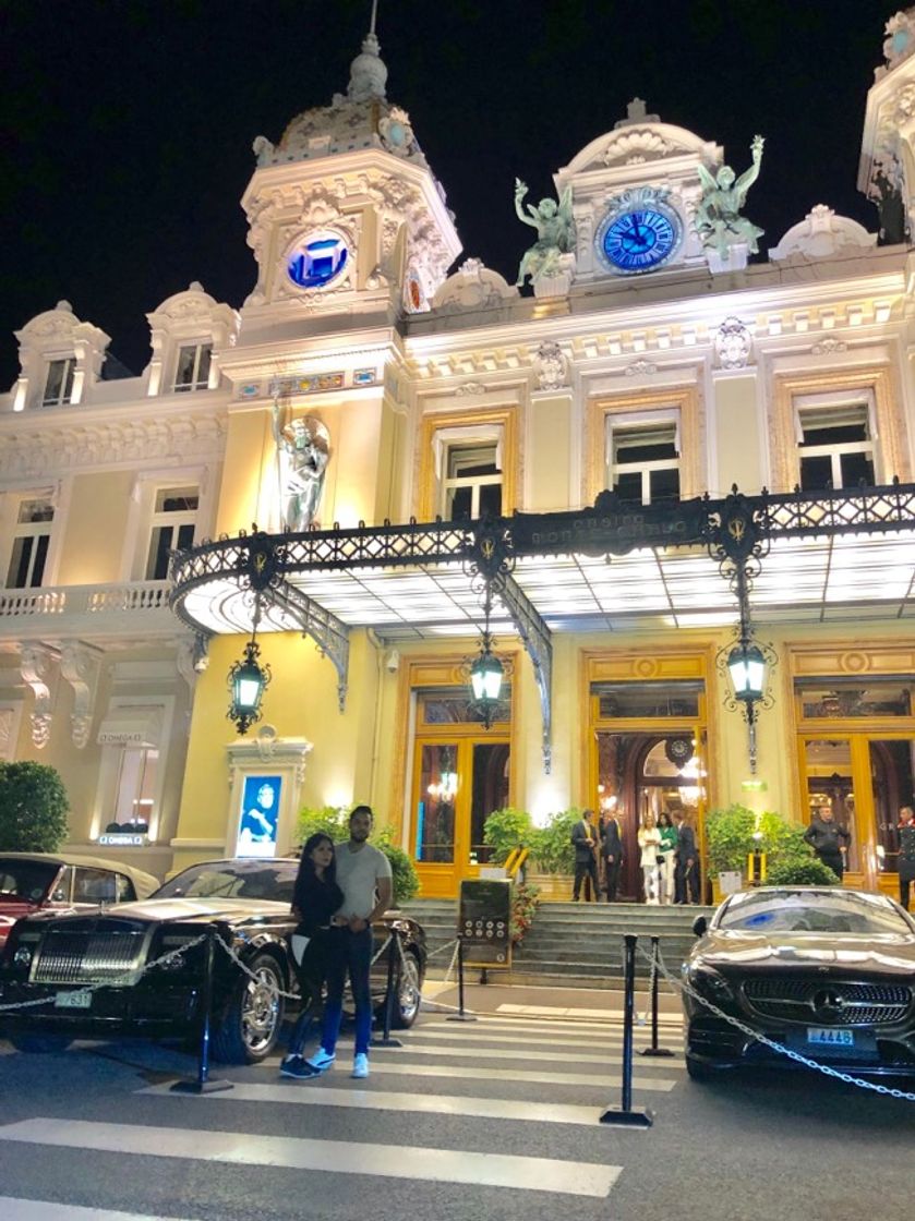 Place Café de Paris