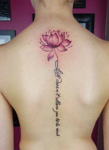 Tatuajes flor y letras