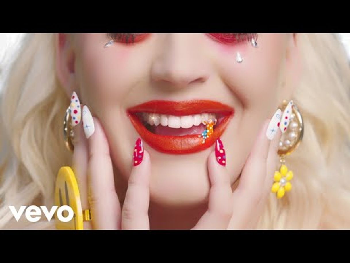 Fashion Katy Perry - Smile (Performance Video) - YouTube