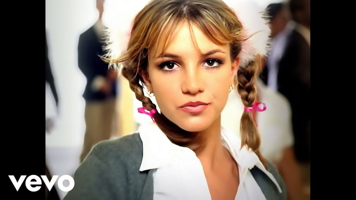 Moda Britney Spears - ...Baby One More Time (Official Video) - YouTube