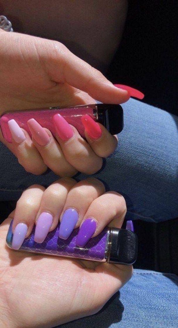 Unhas azuis e roxas com vários tons 💙💜