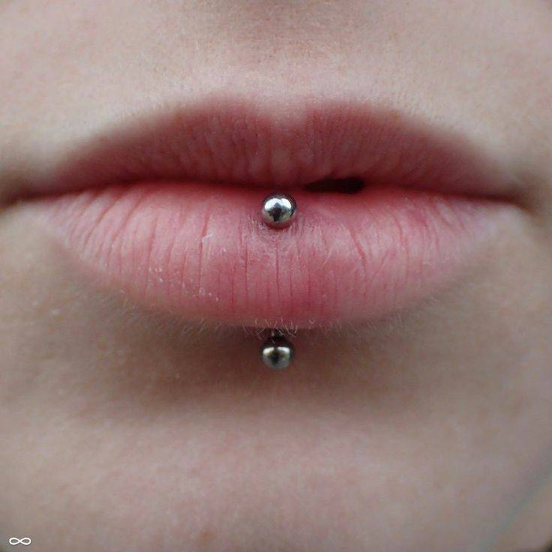 Moda piercing na boca