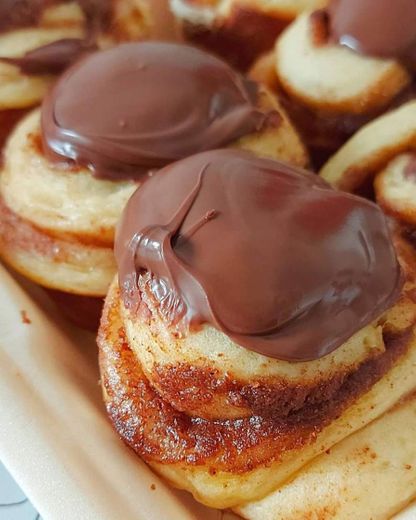 Roles, pastel de chocolate.