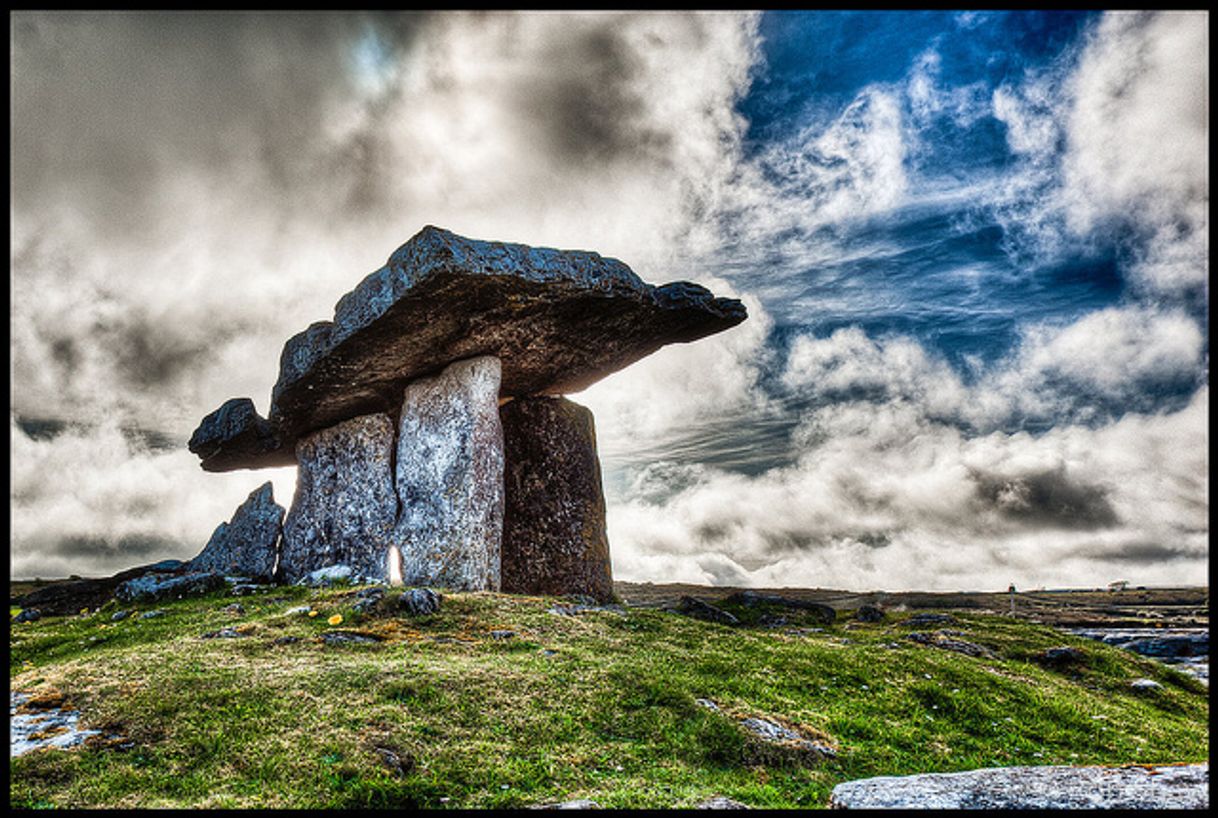 Place Poulnabrone Dolmen