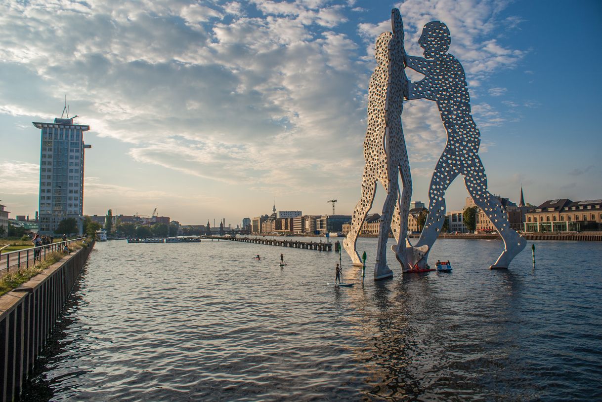 Lugar Molecule Man
