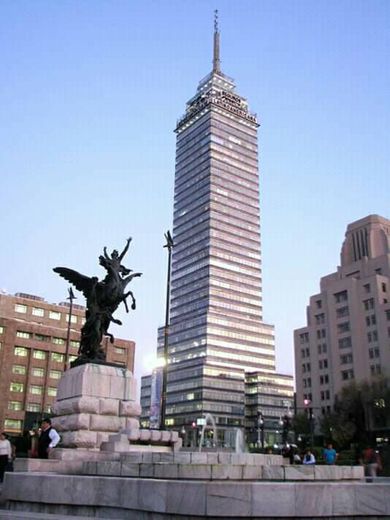 El mirador de la torre latino