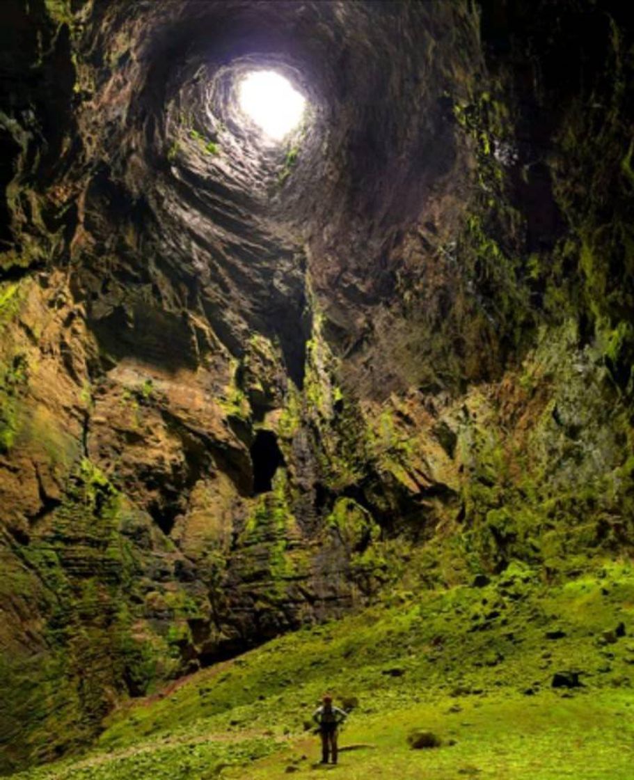 Lugar Sótano De Las Golondrinas