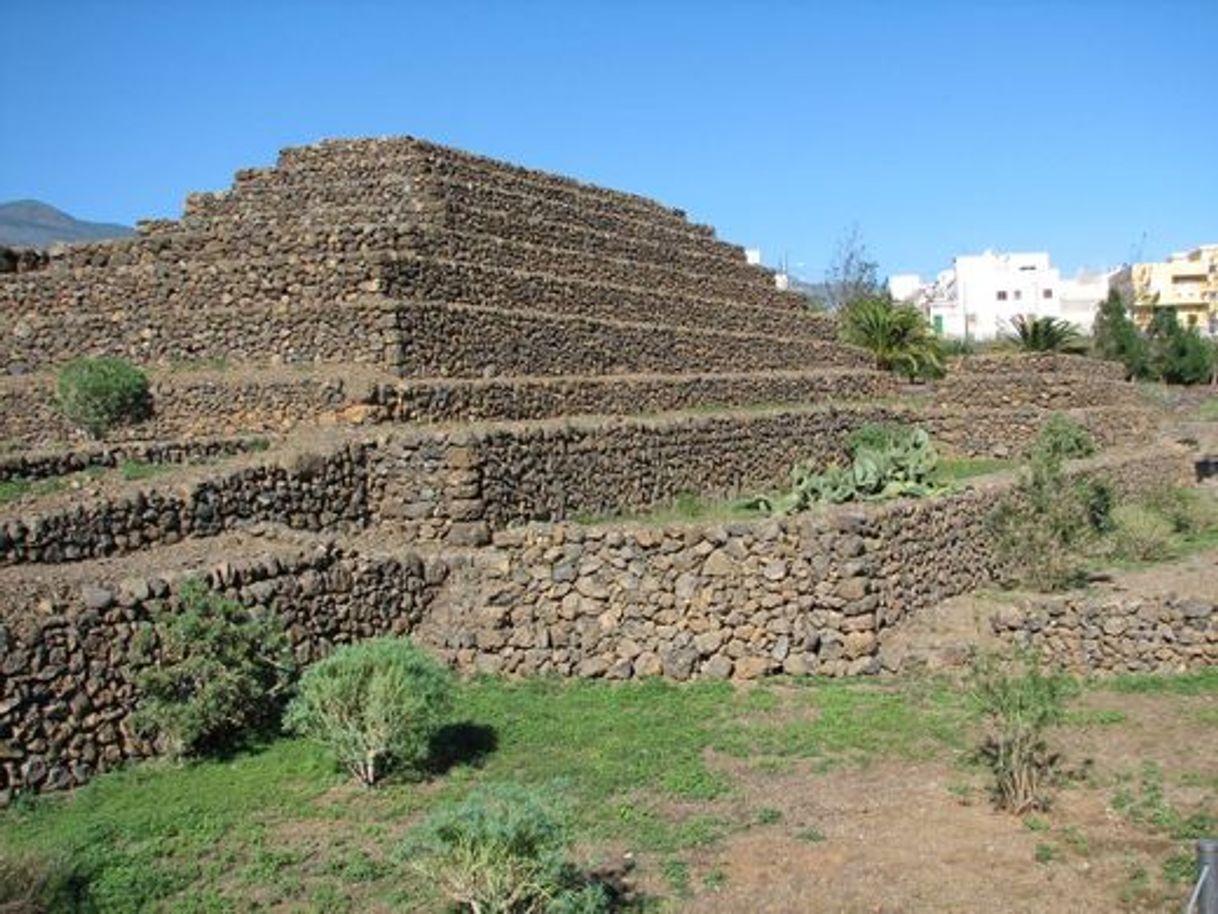 Place Pirámides de Güímar