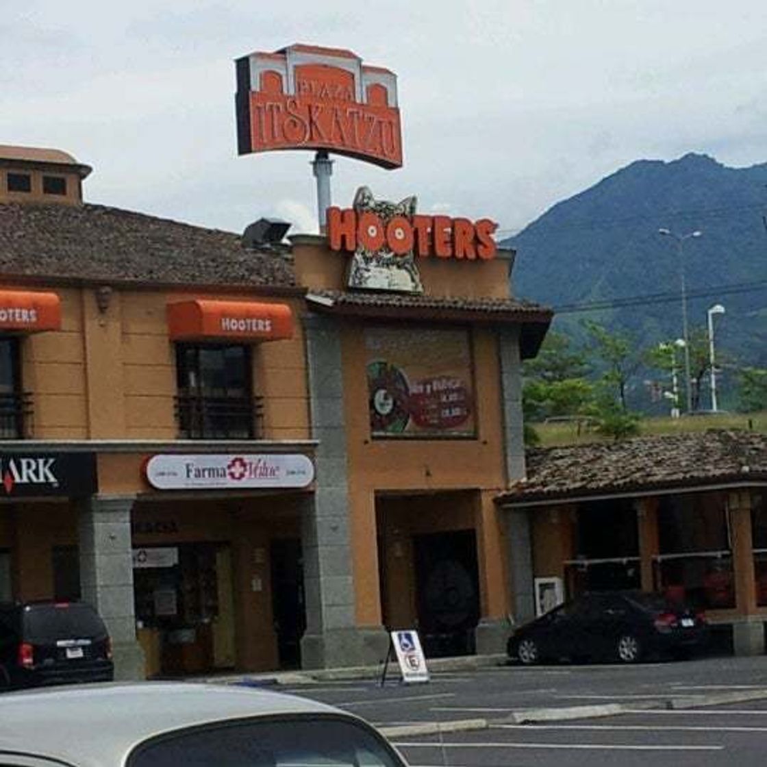 Restaurants Hooters Escazú