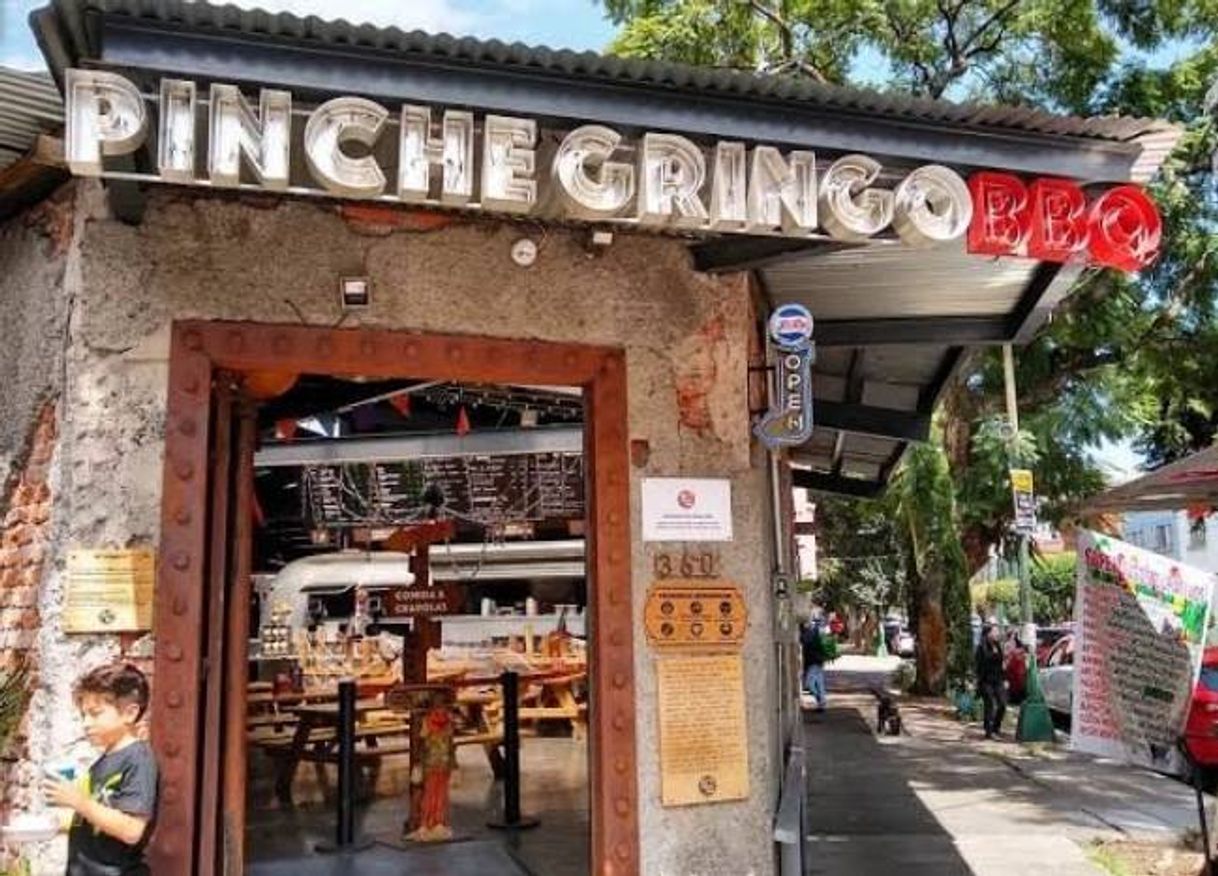 Restaurantes Pinche Gringo BBQ · Patio