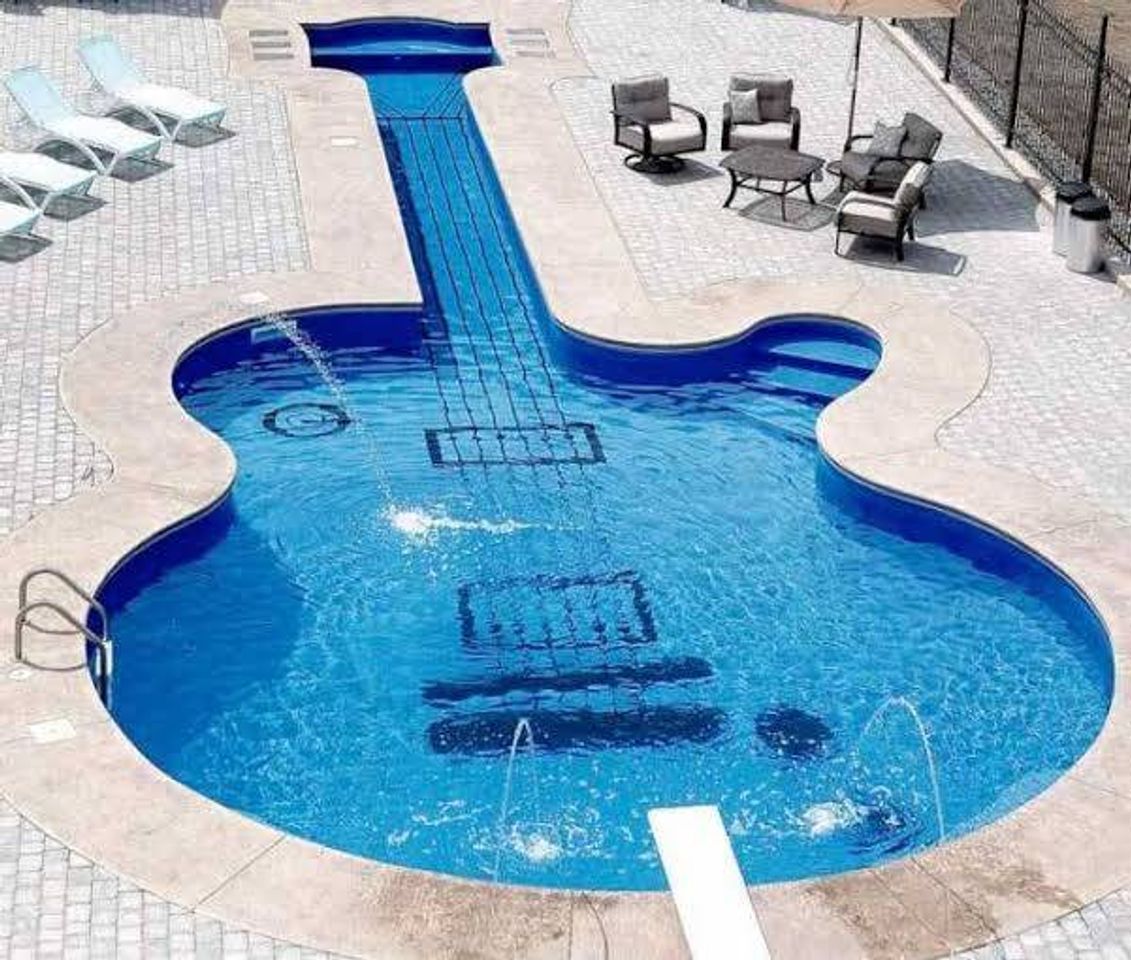 Fashion Que increíble verdad? Una piscina en forma de guitarra! Wou