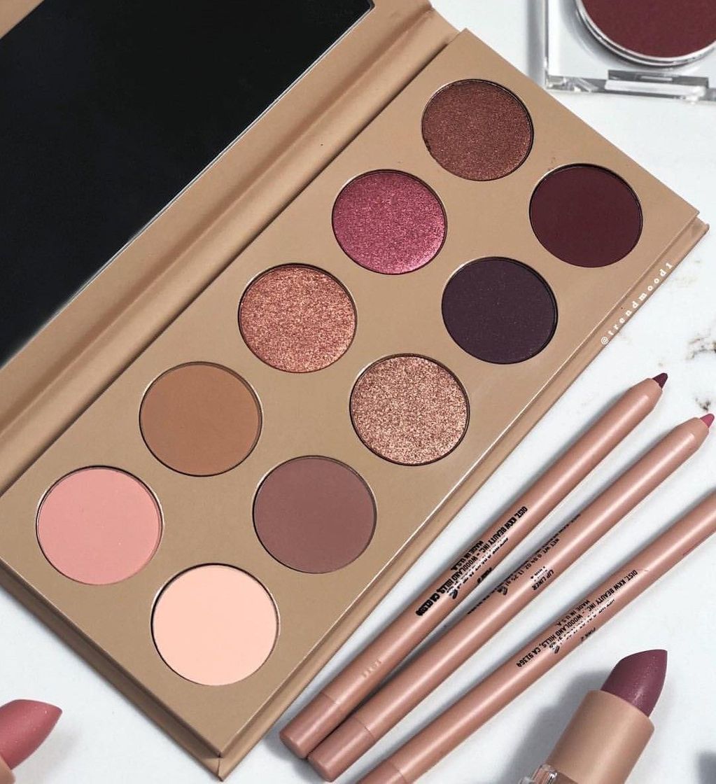 Producto CLASSIC BLOSSOM PALETTE – KKW BEAUTY by Kim Kardashian ...