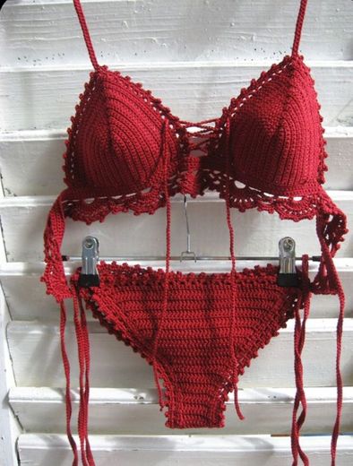 Bikini en crochet rojo obscuro 