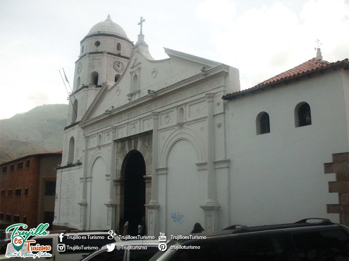 Lugares Catedral de Nuestra Señora de la Paz